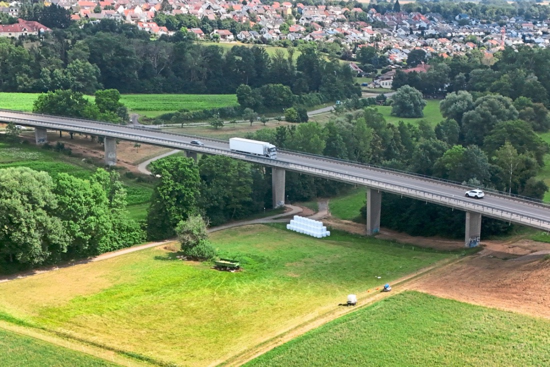 Luftaufnahme der Aichtalbrücke bei Aich